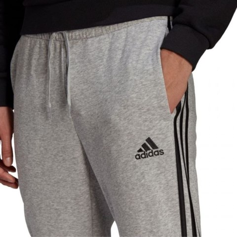 Spodnie adidas Essentials Fleece M GK8824 L Spodnie adidas Essentials Fleece M GK8824 L
