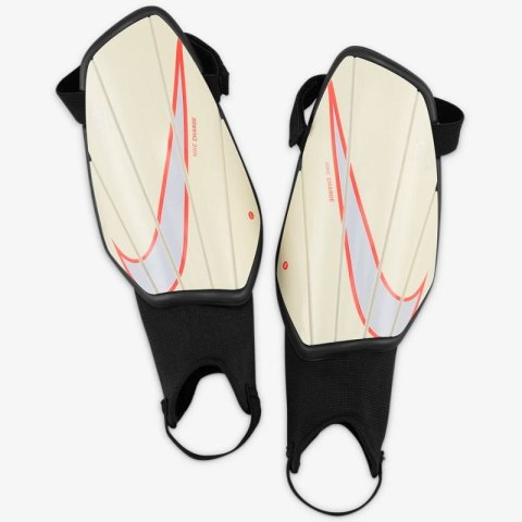 Nagolenniki Nike Charge M SP2164 113 L Nagolenniki Nike Charge M SP2164 113 L