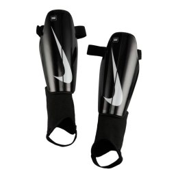 Ochraniacze piłkarskie Nike Charge DX4608-010 M (160-170cm)