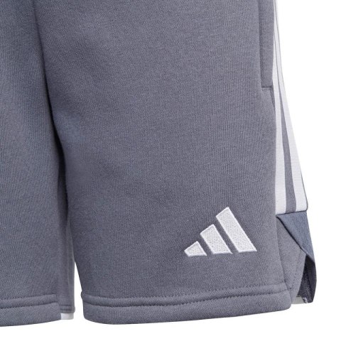 Spodenki adidas Tiro 23 League Sweat Jr HZ3014 140cm Spodenki adidas Tiro 23 League Sweat Jr HZ3014 140cm