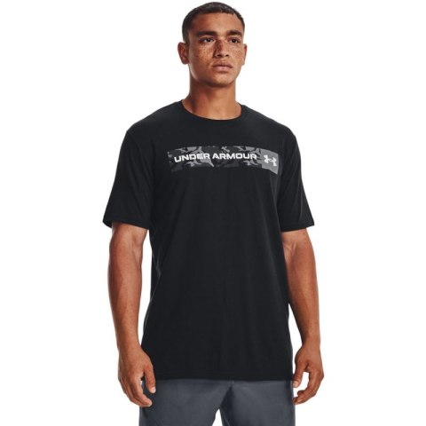 Koszulka Under Armour Camo Chest Stripe SS M 1376830 001 M Koszulka Under Armour Camo Chest Stripe SS M 1376830 001 M