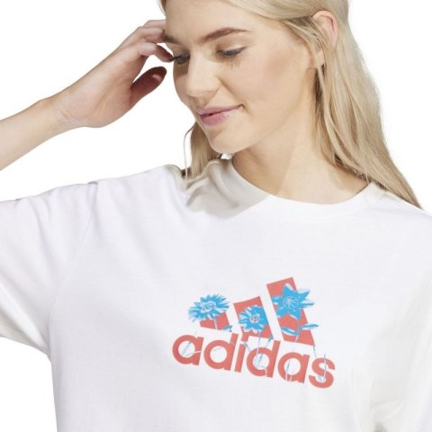 Koszulka damska adidas Flower Pack Badge of Sport biała IT1421 L Koszulka damska adidas Flower Pack Badge of Sport biała IT1421 L