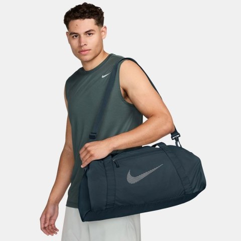 Torba Nike Gym Club DR6974-478 granatowy Torba Nike Gym Club DR6974-478 granatowy