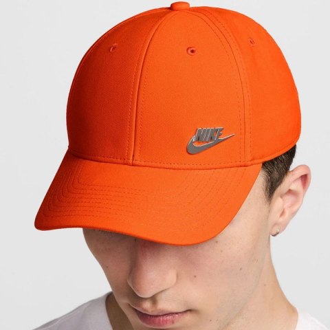 Czapka z daszkiem Nike Club Structured Metal Logo FB5371-819 L/XL Czapka z daszkiem Nike Club Structured Metal Logo FB5371-819 L/XL