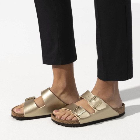 Klapki damskie Birkenstock Arizona Birko-Flor Gold złote regular szerokie (1016110) 39.0 Klapki damskie Birkenstock Arizona Birko-Flor Gold złote regular szerokie (1016110) 39.0