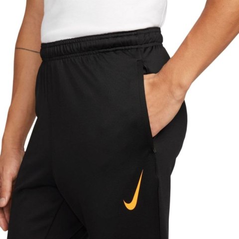 Spodnie Nike Therma-Fit Strike Pant Kwpz Winter Warrior M DC9159 010 S Spodnie Nike Therma-Fit Strike Pant Kwpz Winter Warrior M DC9159 010 S