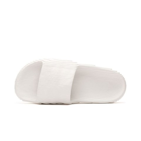 Klapki damskie/męskie adidas Adilette 22 Crystal White z wygodną profilowaną podeszwą białe (HQ4672) 39 1/3 Klapki damskie/męskie adidas Adilette 22 Crystal White z wygodną profilowaną podeszwą białe (HQ4672) 39 1/3